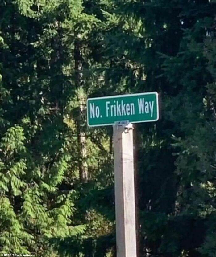 30 MustSee Hilarious Signs That Will Leave You In Stitches&Quot;