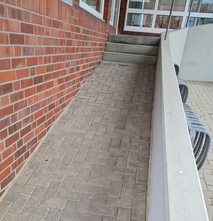  30 Instances Where Designers Created The Worst Stairs Imaginable