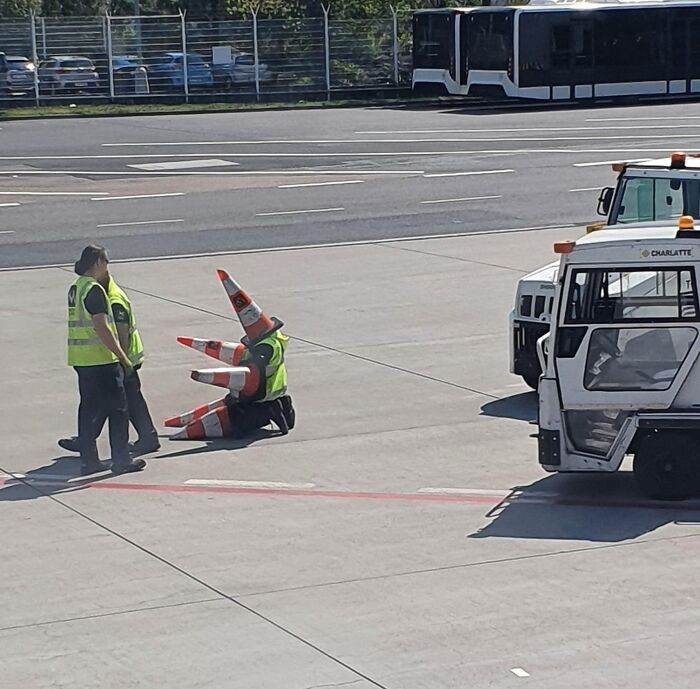 66865D55033Af Funny Airport Photos
