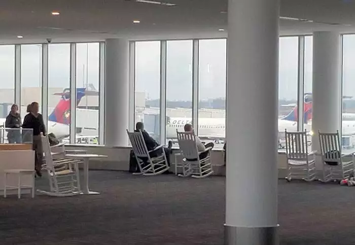 Funny Airport Photos 104 667A77F82A8A6 700