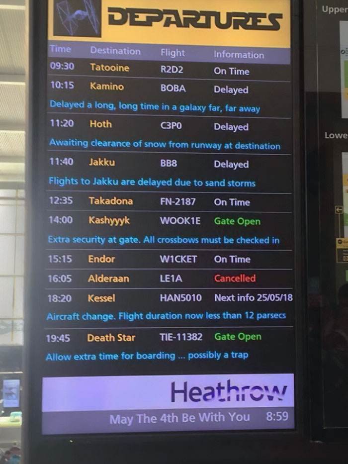 30 Hilarious And Bizarre Airport Photos