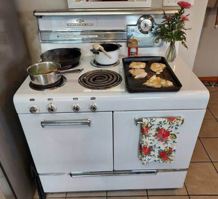 Vintage Kitchens 6690F12468C1C 700