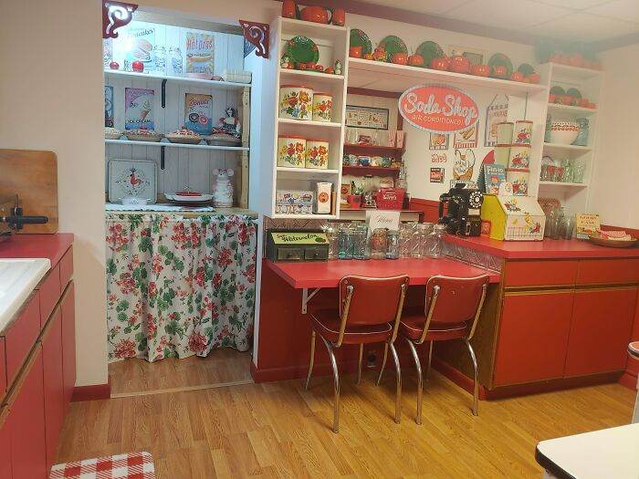 Vintage Kitchens 6690F52599225 700